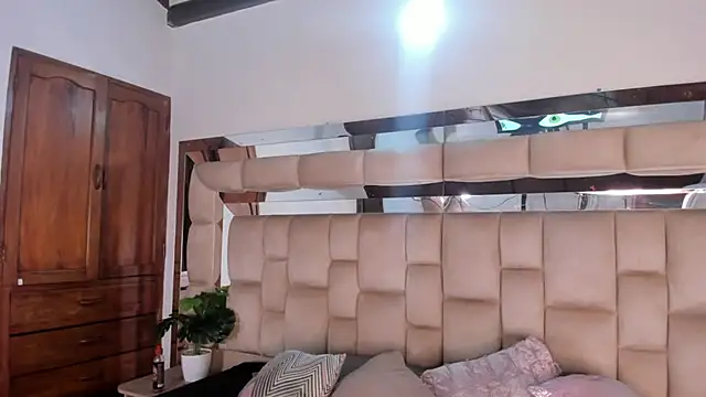 Hanna Garciia online show from 10.29.25