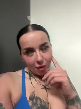 Snapshot of lucycoxxoxo chatting on 05.15.26 lucycoxxoxo online show from 05.15.26
