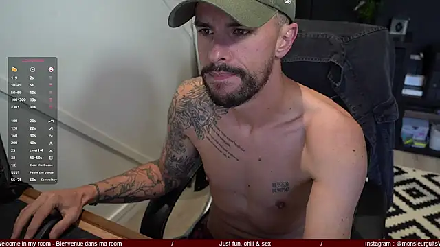 Snapshot of monsieurguitsxxx chatting on 10.24.25 monsieurguitsxxx online show from 10.24.25