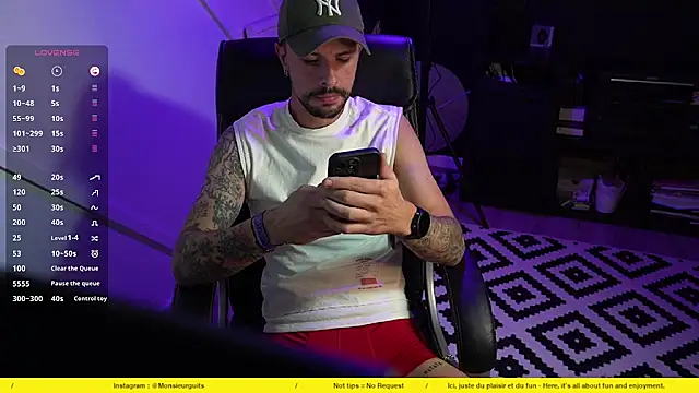 Snapshot of monsieurguitsxxx chatting on 11.05.25 monsieurguitsxxx online show from 11.05.25