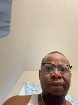 Snapshot of SincereMoneyBJ chatting on 10.22.25 SincereMoneyBJ online show from 10.22.25