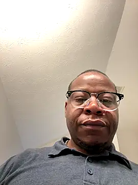 Snapshot of SincereMoneyBJ chatting on 10.23.25 SincereMoneyBJ online show from 10.23.25