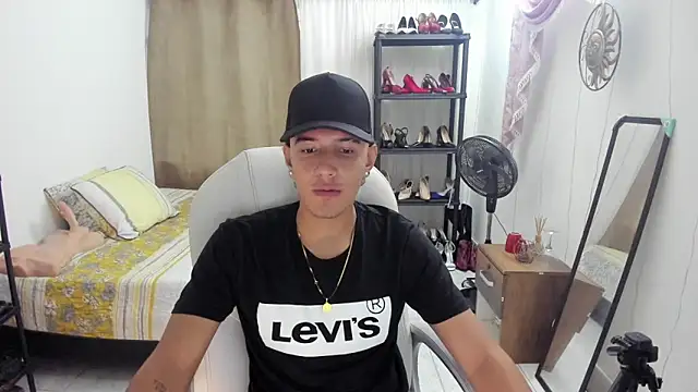 Hayden Boy  online show from 11.03.25