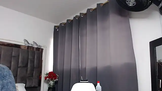 Snapshot of Salmma_Milf chatting on 06.25.26 Salmma Milf online show from 06.25.26