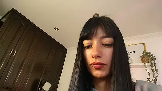 Snapshot of _TiniWild chatting on 11.19.25 TiniWild online show from 11.19.25