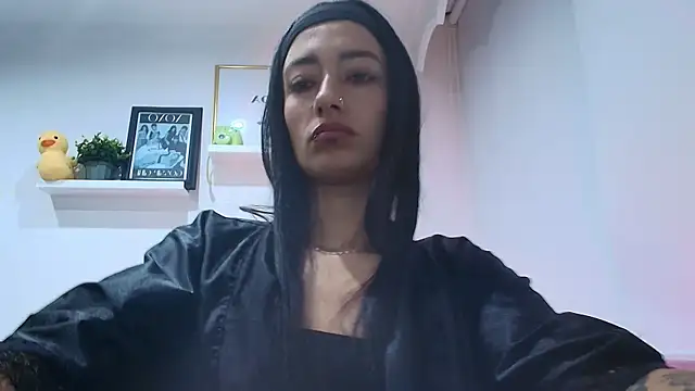 Snapshot of _TiniWild chatting on 12.01.25 TiniWild online show from 12.01.25