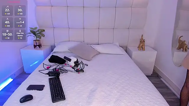 Emili  Jackson online show from 11.17.25