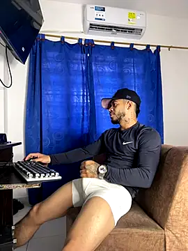 Kylian Alessandro online show from 11.18.25