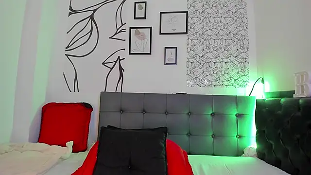 Snapshot of venus_sk chatting on 11.24.25 venus sk online show from 11.24.25