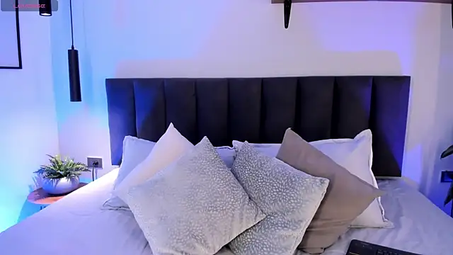 AilanaCortes online show from 11.19.25