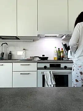 cute cake online show from 10.17.25