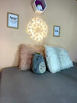 Meggie  online show from 11.05.25