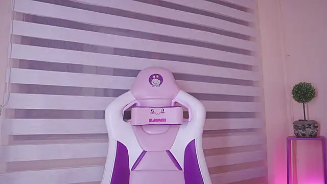 Meggie  online show from 12.03.25