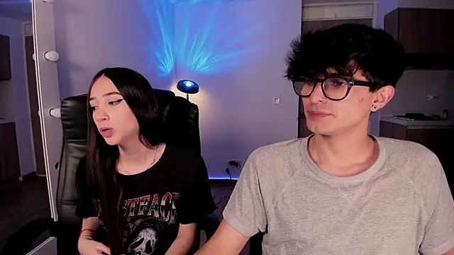 Mikeyvioleta  online show from 11.26.25