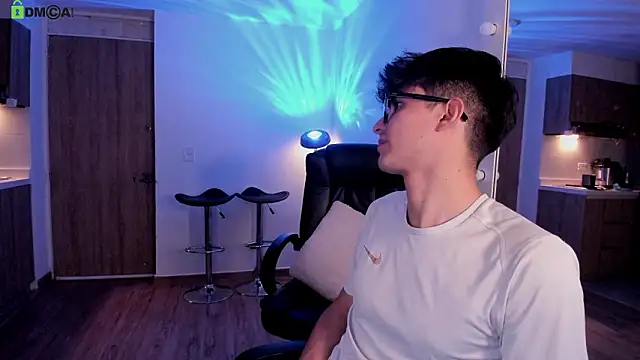 Mikeyvioleta  online show from 02.11.26