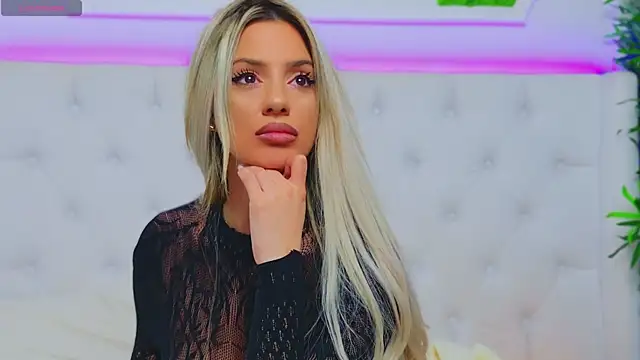 Snapshot of AriannaSins chatting on 01.27.25 AriannaSins online show from 01.27.25