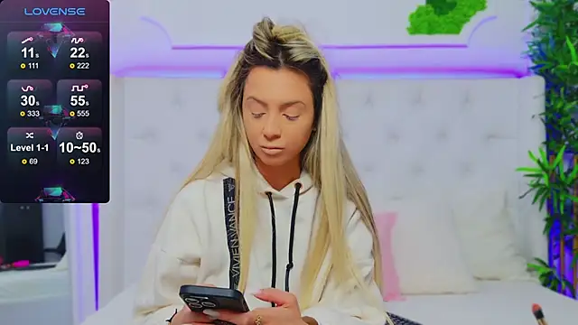 Snapshot of AriannaSins chatting on 02.03.25 AriannaSins online show from 02.03.25