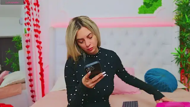 Snapshot of AriannaSins chatting on 02.07.25 AriannaSins online show from 02.07.25