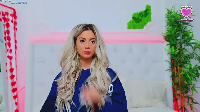 Snapshot of AriannaSins chatting on 03.05.25 AriannaSins online show from 03.05.25