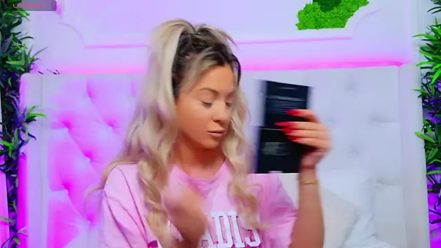 AriannaSins online show from 11.17.25