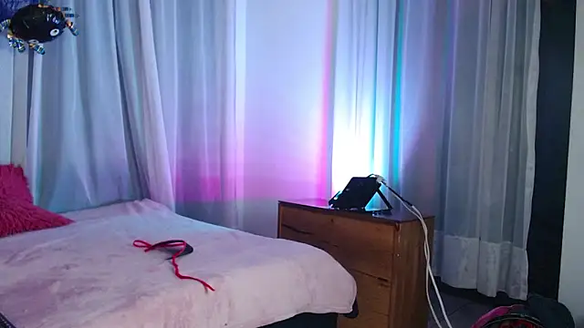 antonella rosecs online show from 10.17.25