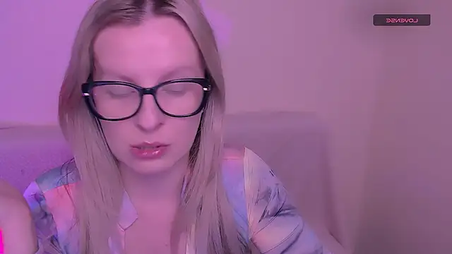 AllaLeomz online show from 12.15.25