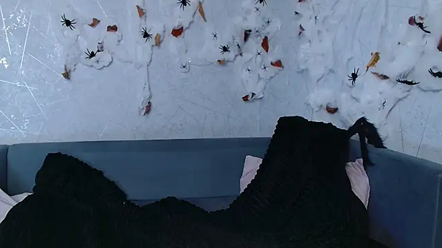 evaa here  online show from 10.31.25