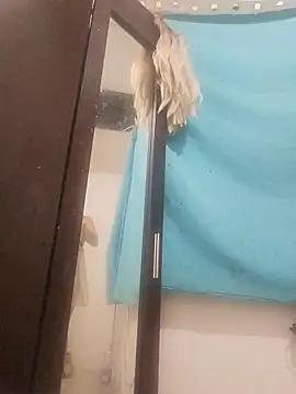 Teressa Love online show from 11.17.25