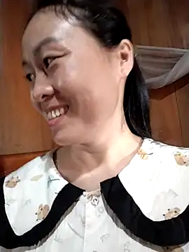 Snapshot of Spring-mky chatting on 10.26.25 Spring-mky online show from 10.26.25