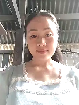 Snapshot of Spring-mky chatting on 10.28.25 Spring-mky online show from 10.28.25