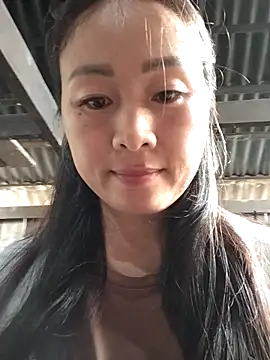 Snapshot of Spring-mky chatting on 10.29.25 Spring-mky online show from 10.29.25