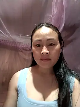 Snapshot of Spring-mky chatting on 10.29.25 Spring-mky online show from 10.29.25