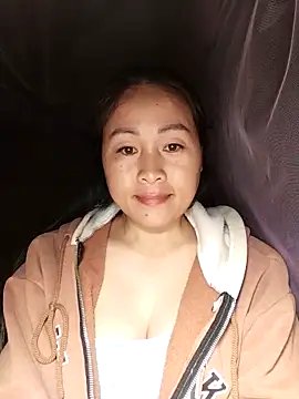 Snapshot of Spring-mky chatting on 11.23.25 Spring-mky online show from 11.23.25