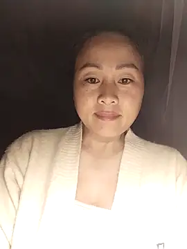 Snapshot of Spring-mky chatting on 11.27.25 Spring-mky online show from 11.27.25