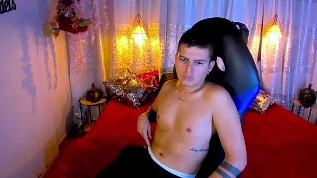 Snapshot of JOHS_TYLER chatting on 10.20.25 JOHS TYLER online show from 10.20.25