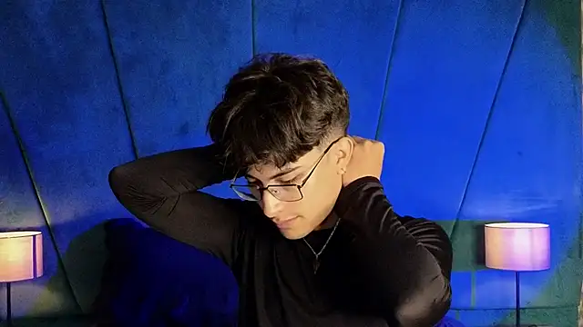 Aaron Eze online show from 12.02.25