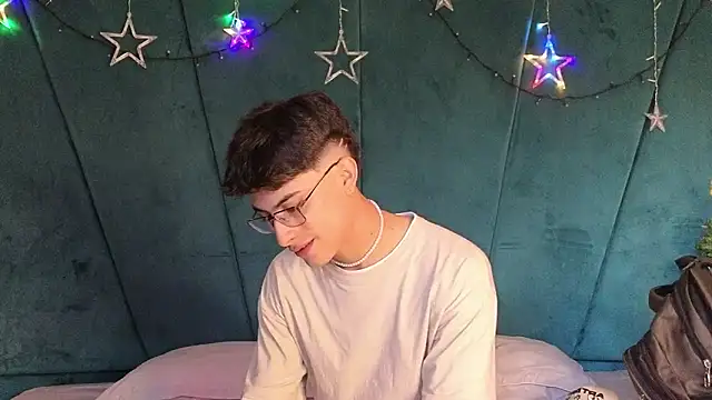 Aaron Eze online show from 12.13.25