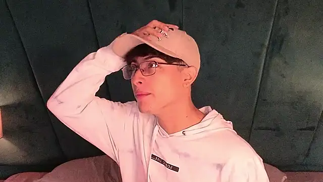 Aaron Eze online show from 03.17.26