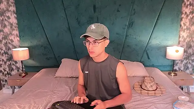 Aaron Eze online show from 04.05.26