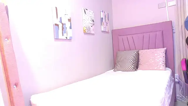 isa taylorr  online show from 12.21.25