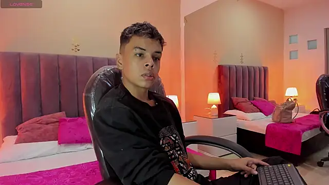 Xavier Fox    online show from 02.22.26