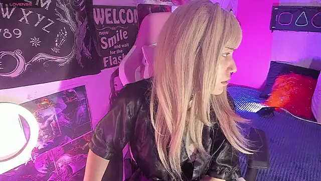 AuroraChannn online show from 11.30.25