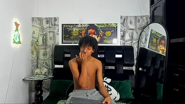 Snapshot of Latin_Femboy13 chatting on 10.22.25 Latin Femboy13 online show from 10.22.25