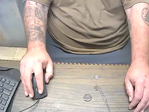 Snapshot of awynn1980 chatting on 10.31.25 awynn1980 online show from 10.31.25