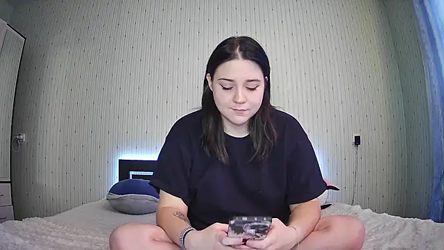 CoupleTwee online show from 11.22.25