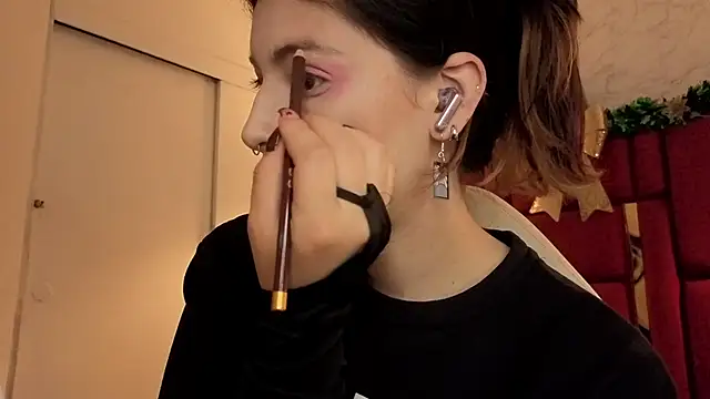 moon winy online show from 01.10.26