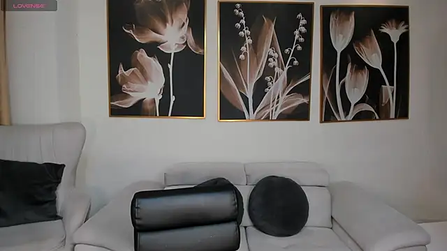 MeganCross1 online show from 11.16.25