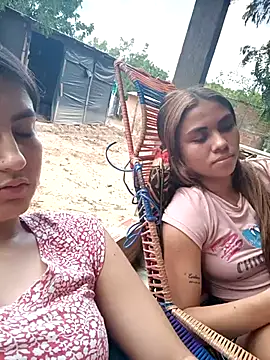 2Hot Queens online show from 10.19.25