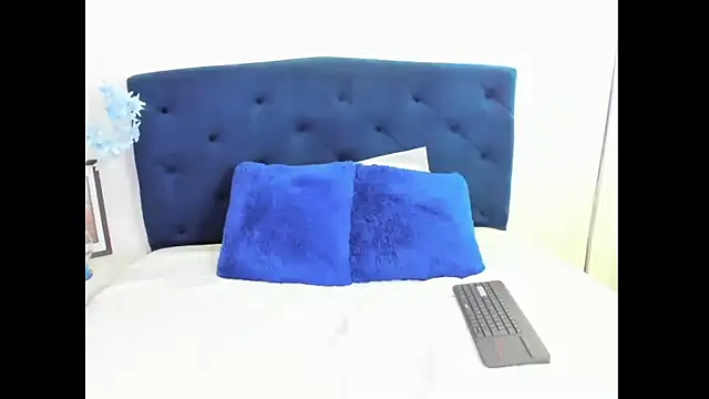 Scarlett Glows1 online show from 10.27.25