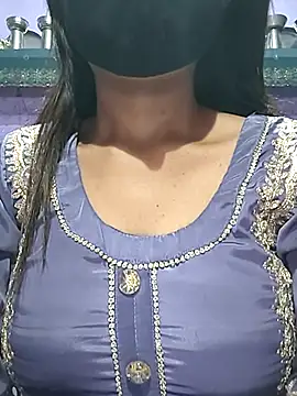 Snapshot of sardarni_001 chatting on 10.28.25 sardarni 001 online show from 10.28.25